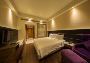 Suites & Deluxe Rooms