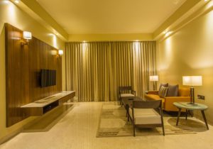 Suites & Deluxe Rooms