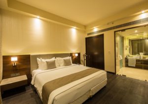 Suites & Deluxe Rooms