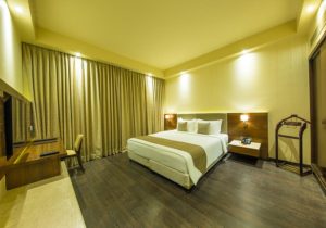 Suites & Deluxe Rooms